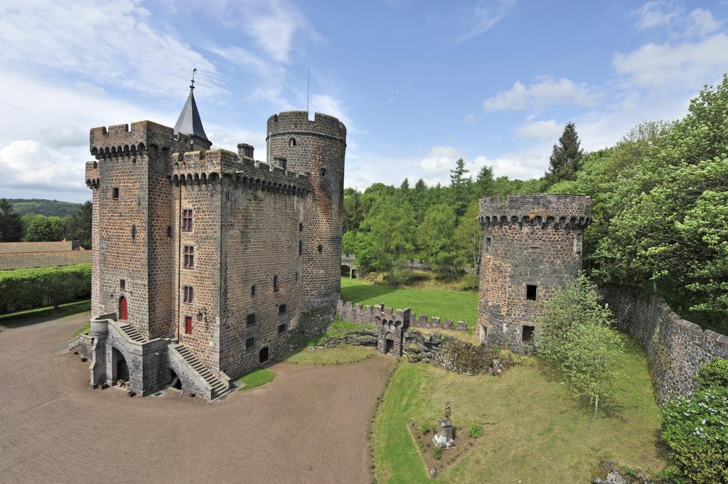   . , Auvergne, Pontgibaud, Le Bourg