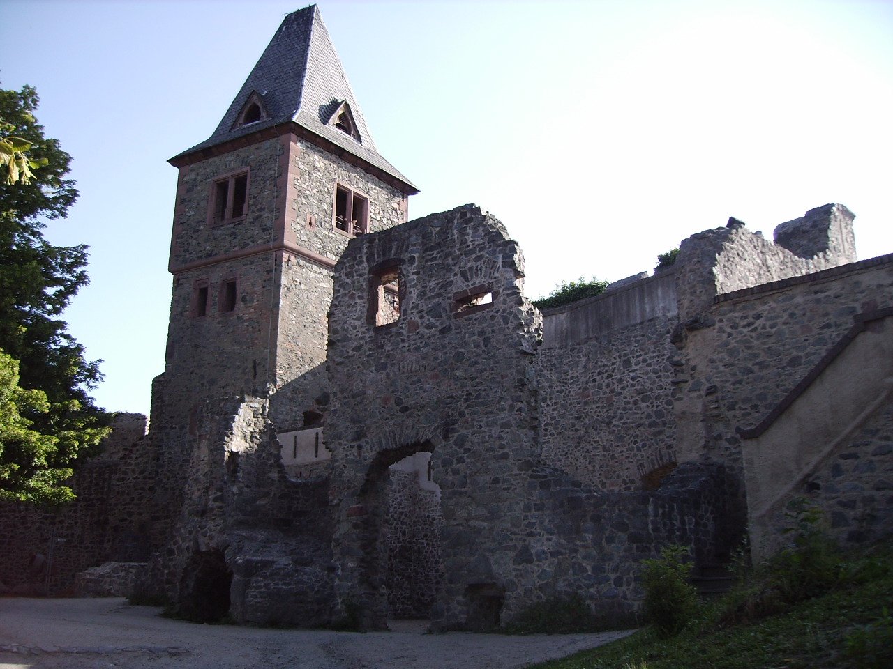   . , Hessen, Muhltal, Burg Frankenstein, 1