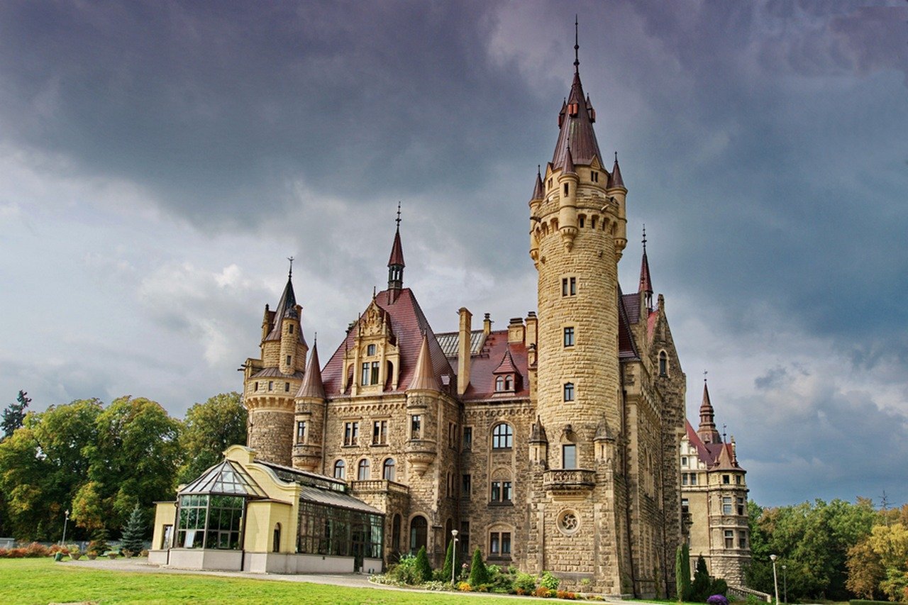 Мо́шненский замок Польша