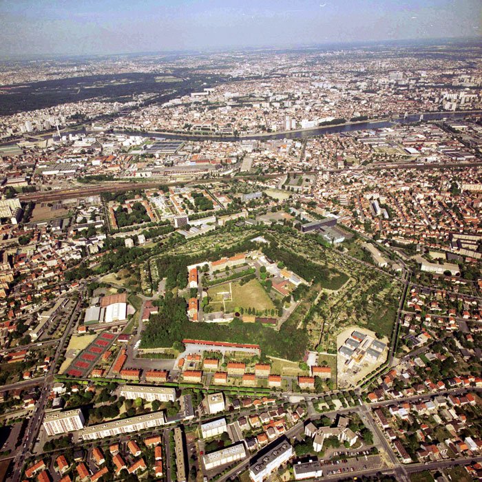   Fort dIvry. , Ile-de-France, Ivry-sur-Seine, Rue Jean-Baptiste Renoult, 16