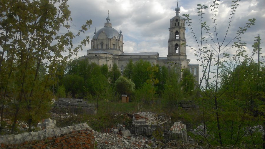 Памятник Баташевым Гусь Железный