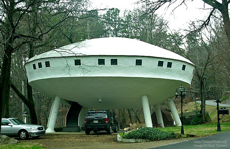  Space Ship House .   , ,  , -, 1408