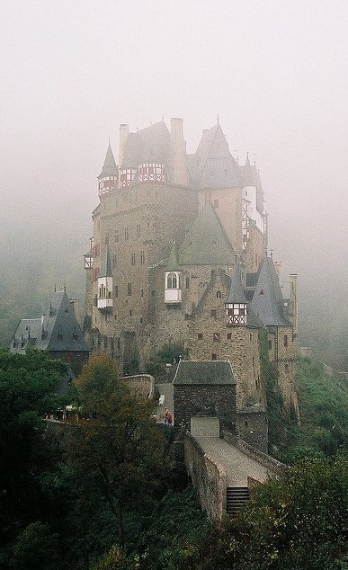   . , -, , Burg Eltz, 1