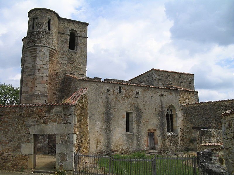 Фото церковь в Орадур-сюр-Глане. Франция, Лимузен, Орадур-сюр-Глан, Ла Сите Мартир
