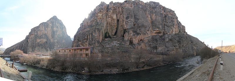       . , -, Noravank Monastery Road