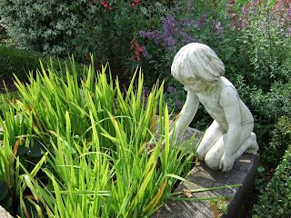    . , Borde Hill Garden, Jack Vass Cottages, 1