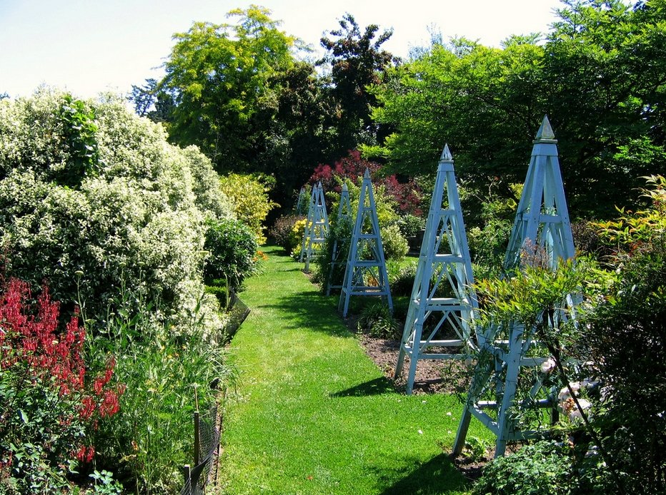    . , Borde Hill Garden, Jack Vass Cottages, 1