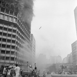     . , -, Avenida Nove de Julho, 225