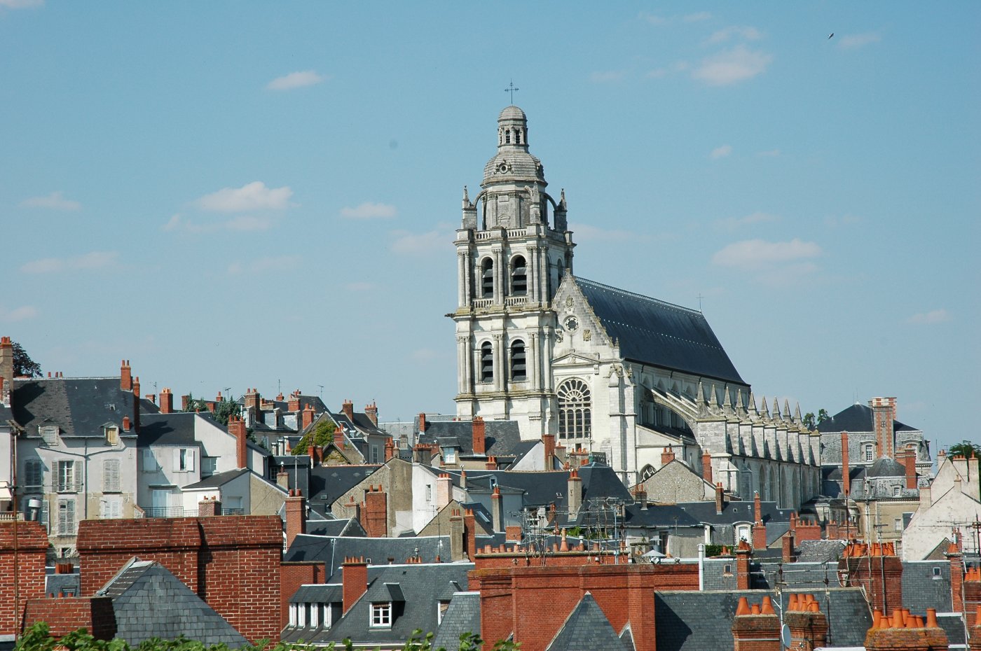     . , Centre, Blois, Place Saint-Louis, 7B