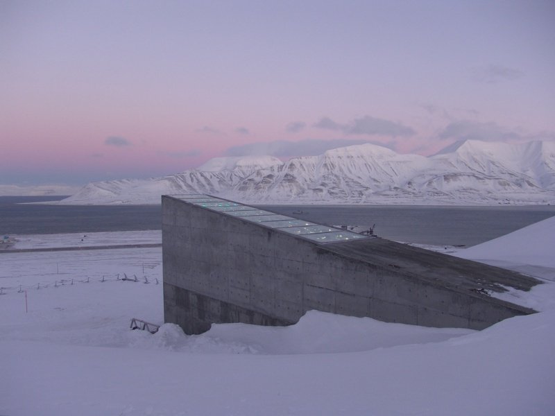   . , Svalbard, Unnamed Road