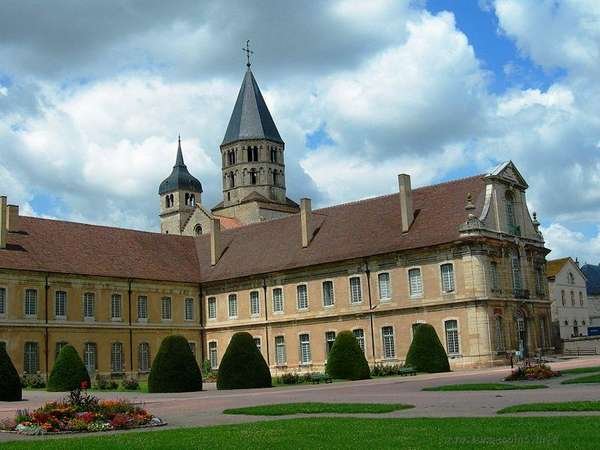   . , Bourgogne, Cluny, Rue Kenneth John Conant, 4