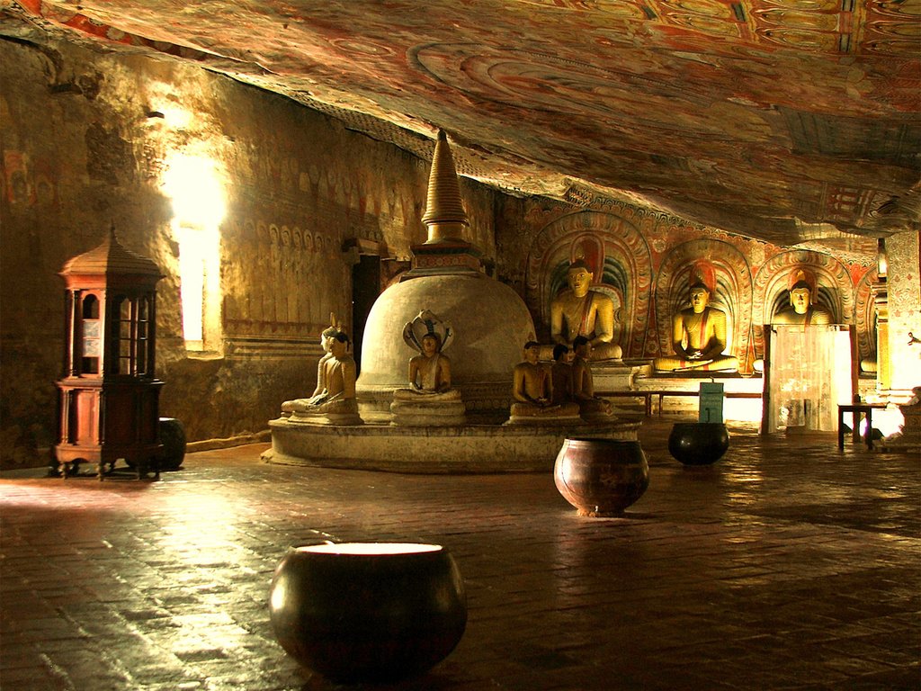 Фото Золотой храм Дамбулла. Шри-Ланка, Central Province, Dambulla, Kandy-Jaffna Highway